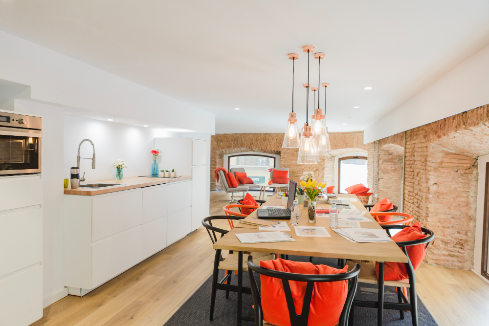 Cuisine sur-mesure appartement parisien plan de travail quartz ilot central