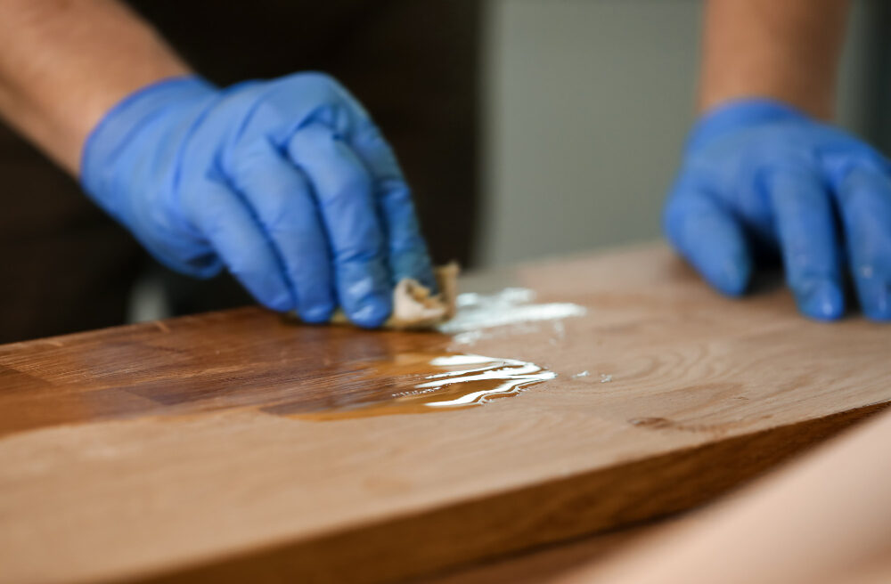 R&eacute;champissage boiseries et moulures Paris