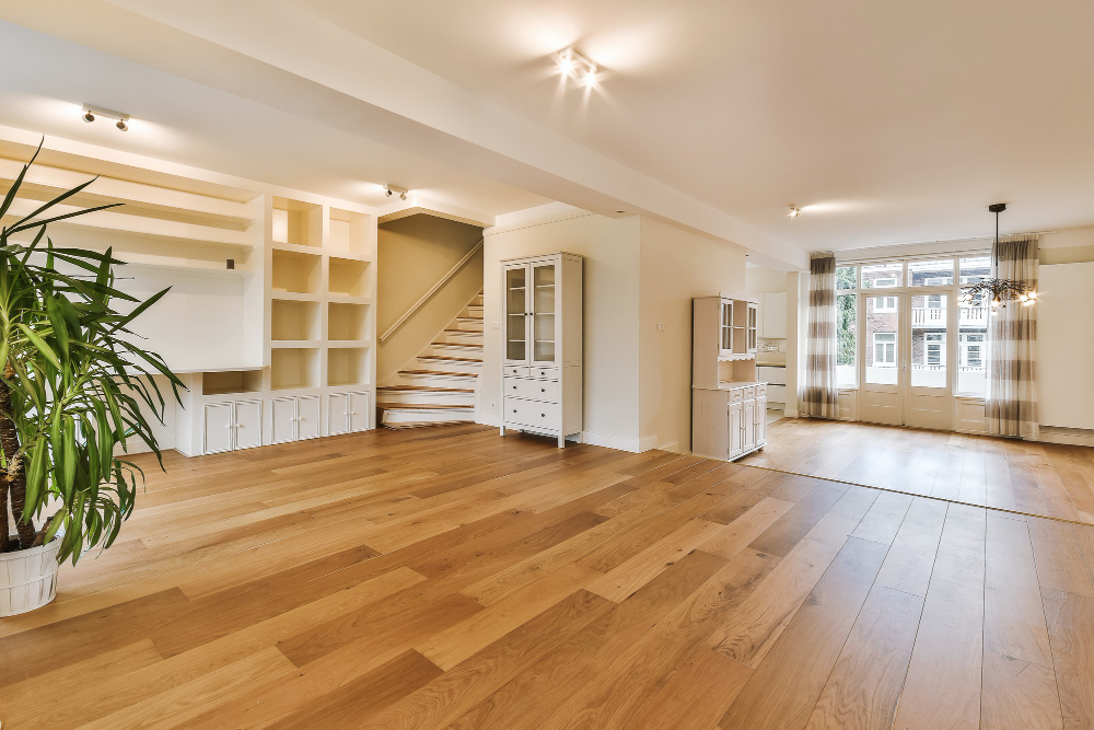 Salon parquet chene Point de Hongrie murs blancs harmonie renovation